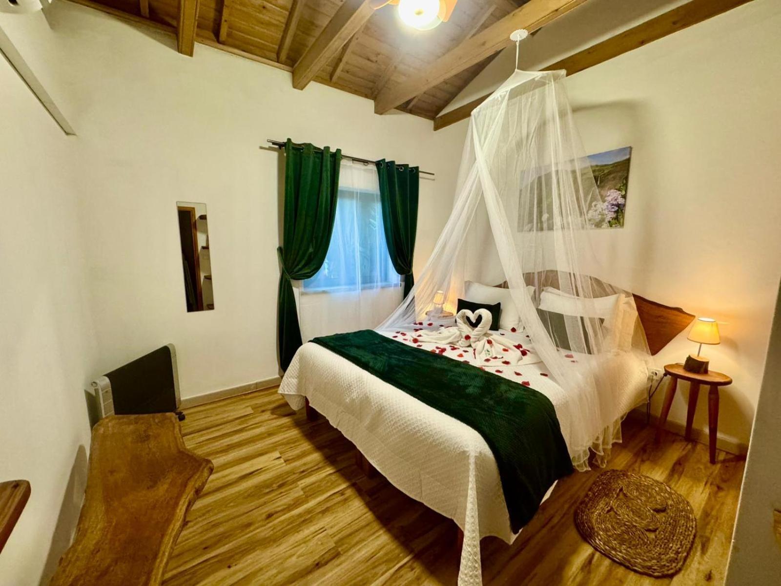 Апартаменты Casas Da Quinta Санта-Круш-даш-Флориш Экстерьер фото